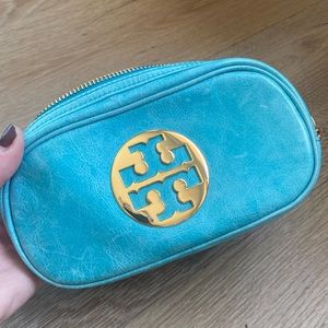 Tory Burch pochette.